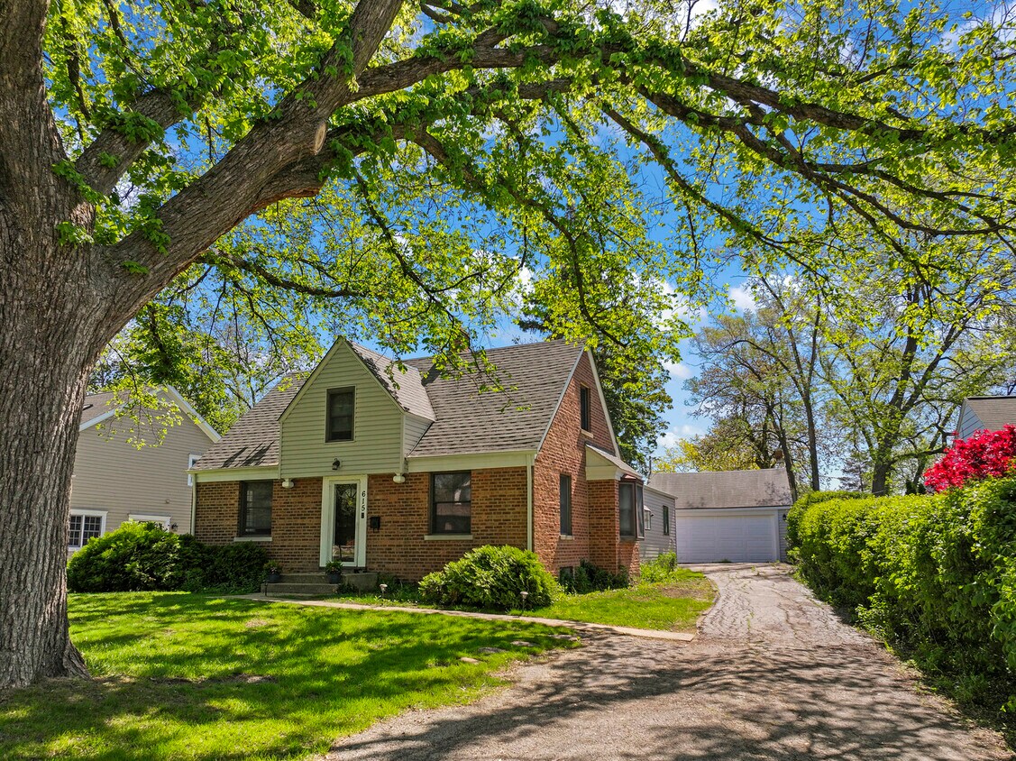 Foto principal - 615 Hillside Rd