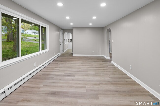 Building Photo - 110 Greenwood Dr