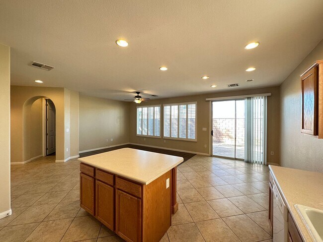 Building Photo - 9817 Maspalomas St