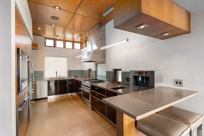 Building Photo - 875 Camino Francisca