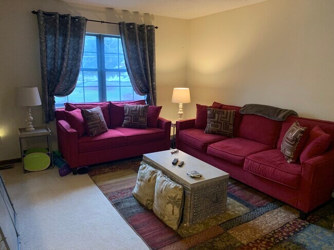 Spacious living room - 5572 Brightwood Rd