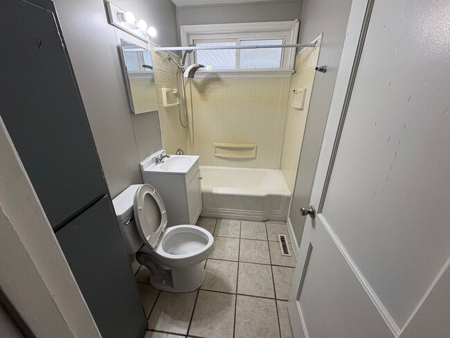 Building Photo - 1373 Manchester Ave