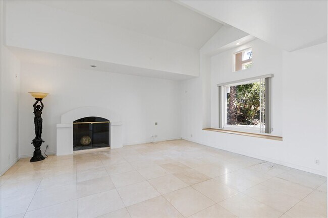Building Photo - 24182 Park Riviera
