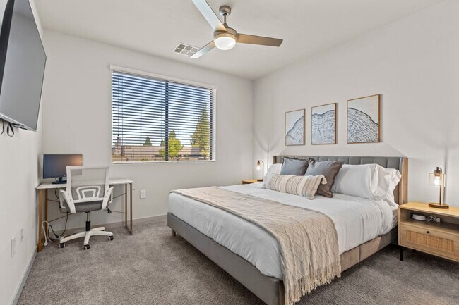 Building Photo - 711 W Broadway Rd