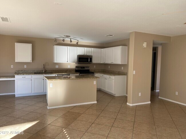 Building Photo - 3427 E Derringer Way