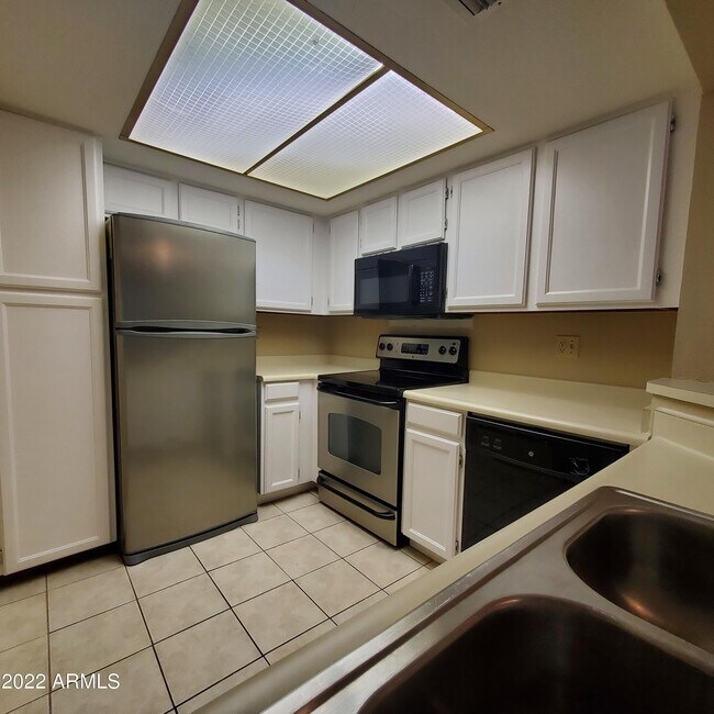 Foto del edificio - 1645 W Baseline Rd
