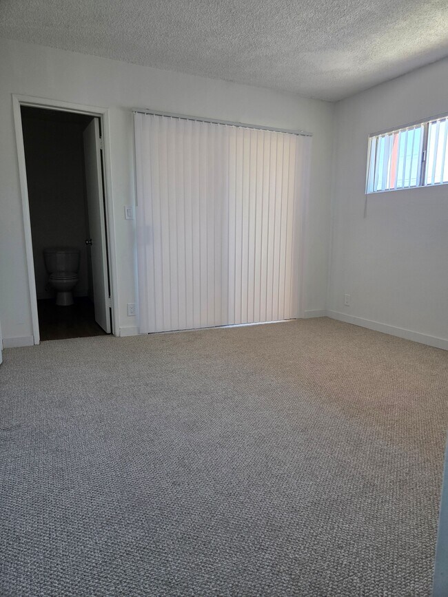 Foto del edificio - 14335 Burbank Blvd