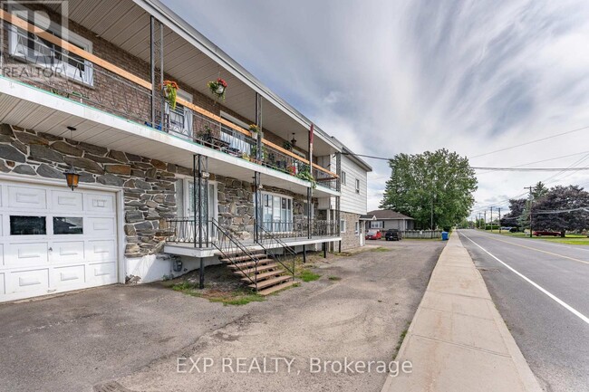 Building Photo - 261-261 Longueuil St