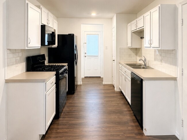 Building Photo - 8734 Baywood Ct