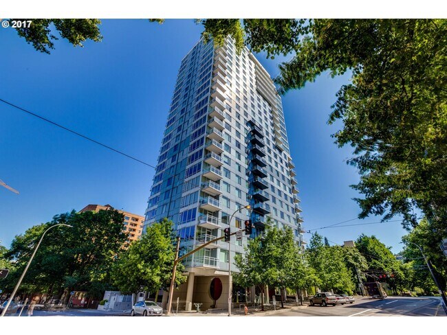 Foto del edificio - Modern 2-Bed/2-Bath Condo with Balcony, Pa...