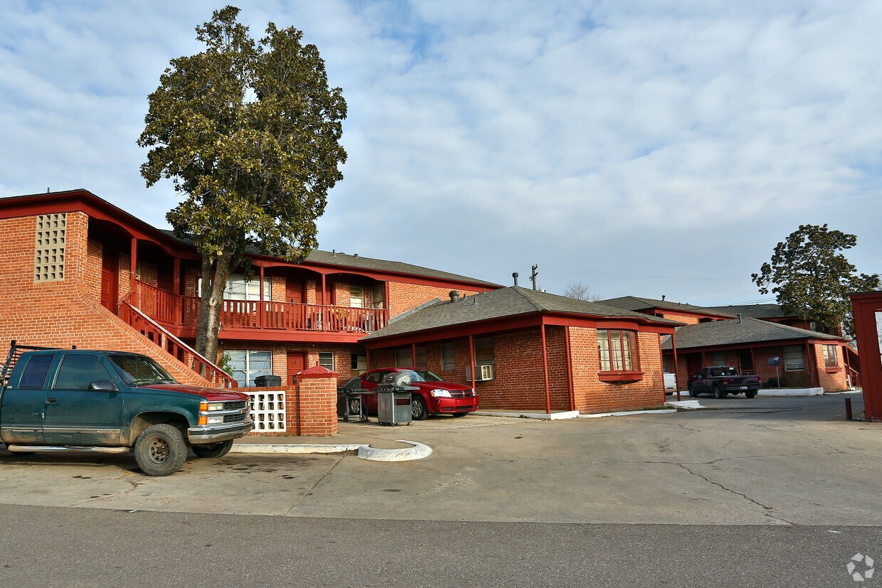 Foto del edificio - 3325 S Robinson Ave