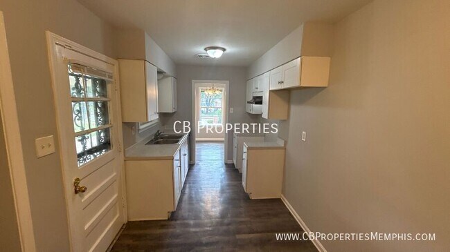 Foto del edificio - 3032 Queensgate Ave