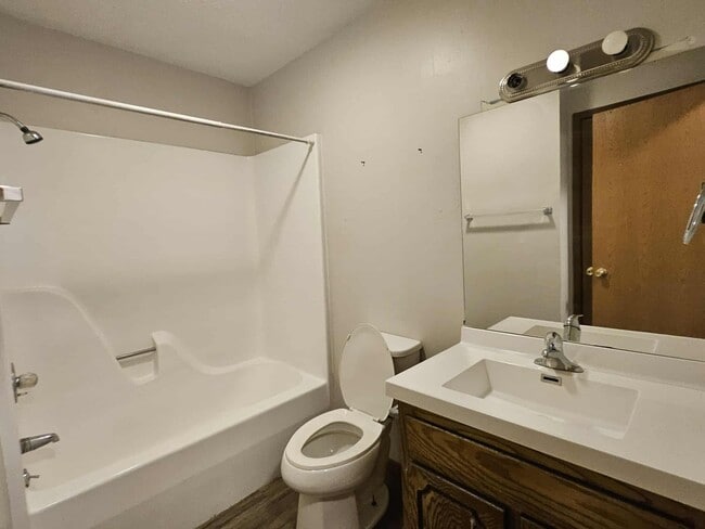 Building Photo - 203 Country Villa Ln