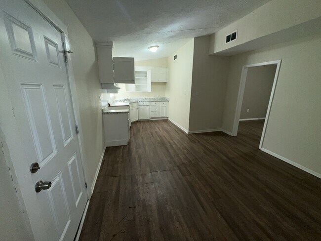 Foto del edificio - 3320 Ridgeland Dr