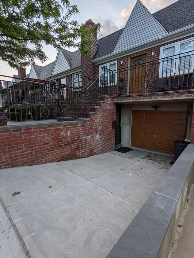 Primary Photo - 8925 75th Ave
