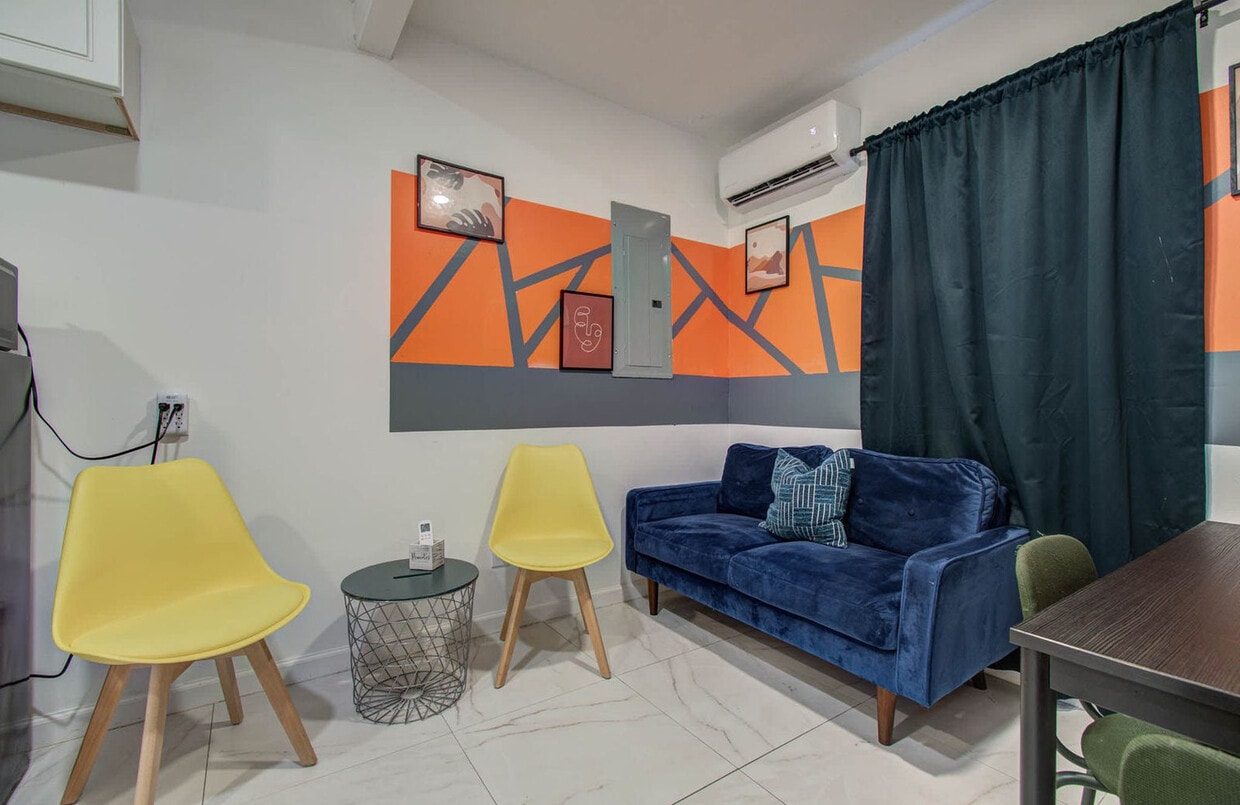 Foto principal - 6400 Sherman St