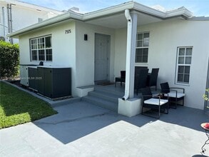 Building Photo - 7515 Dickens