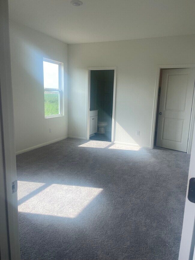Building Photo - 617 Alterra Way