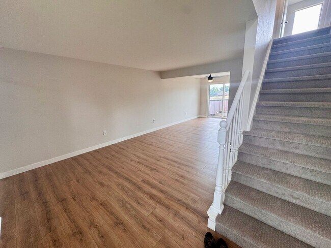 Foto del edificio - Beautifully Renovated Townhome in Coumbine...