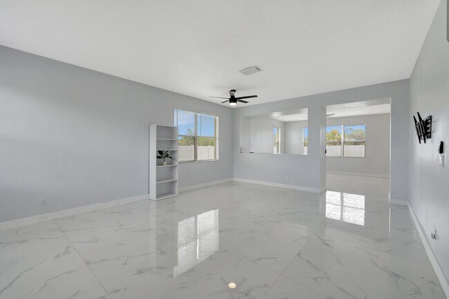 Foto del edificio - 6509 NW Omega Rd