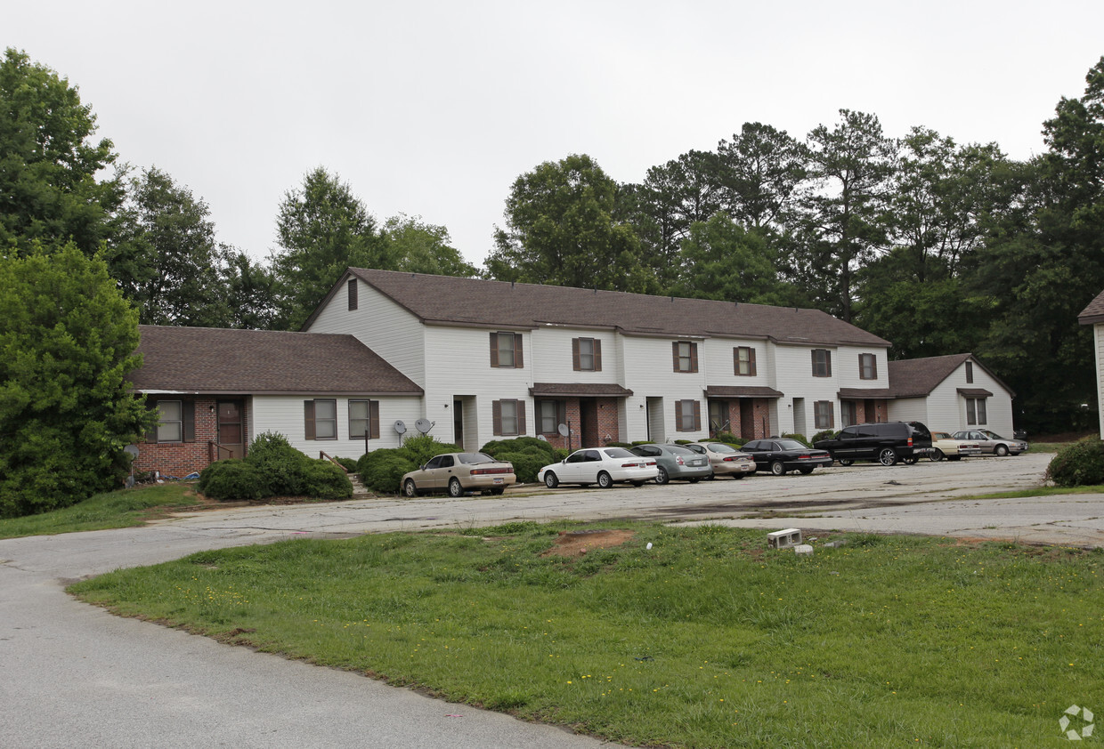 Primary Photo - Settler's Apartments