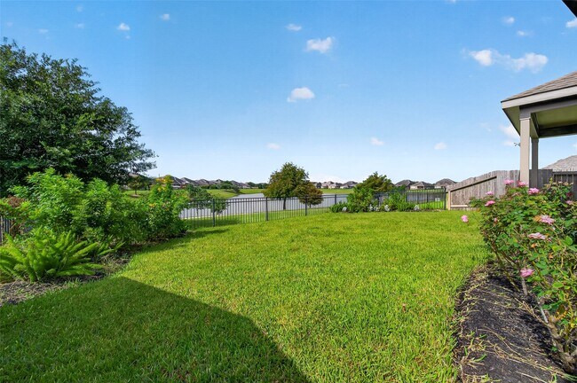 Foto del edificio - 24603 Royal Pike Dr