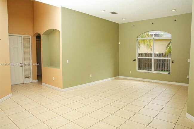 Foto del edificio - 3488 NE 1st St