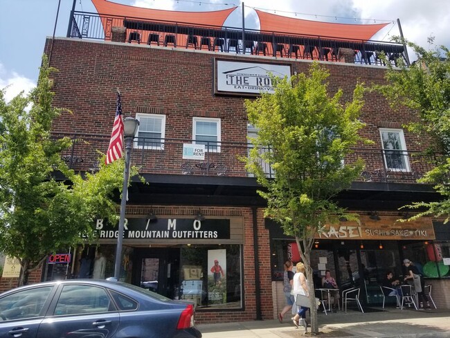 Building Photo - UpTown Living in Downtown Ellijay