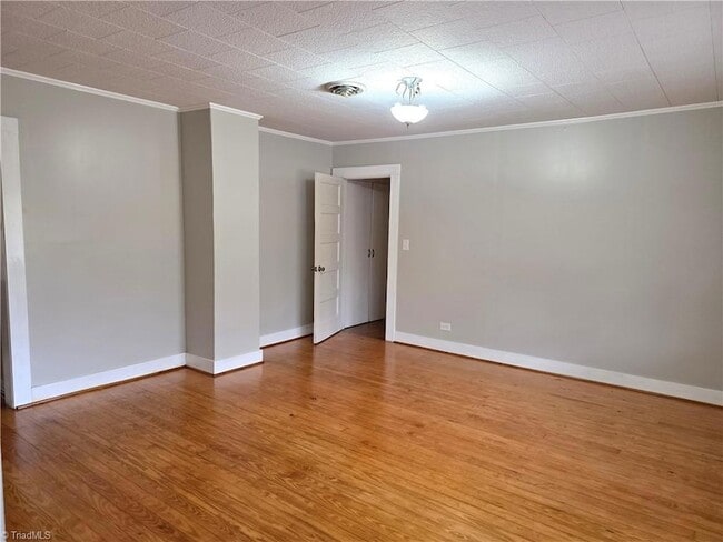 Foto del edificio - 816 Banner St