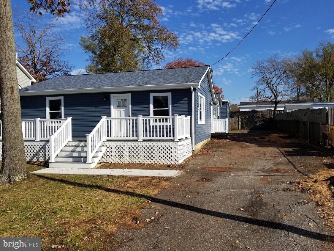 Primary Photo - 1625 Shore Dr