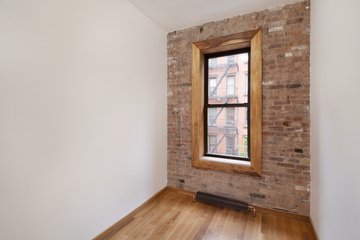 Building Photo - 82 Thompson St