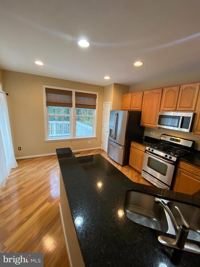 Foto del edificio - 9656 Potters Hill Cir