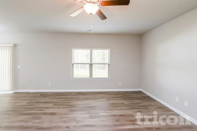 Building Photo - 139 Spring Knoll Dr