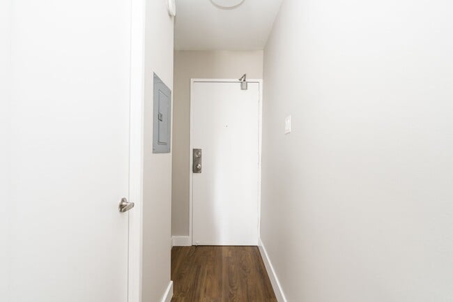 Building Photo - 798 Richmond Street West