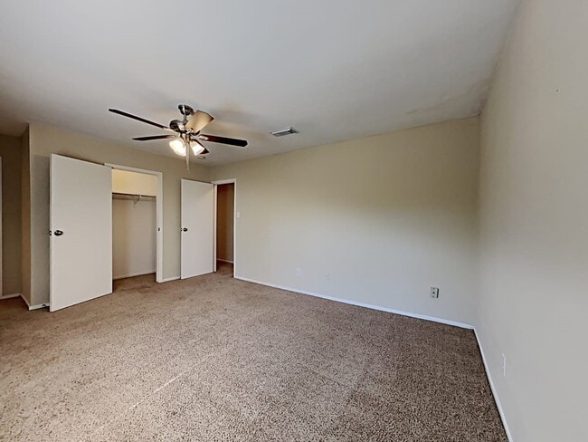 Foto del edificio - 2022 Oak Shores Dr