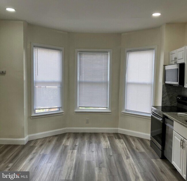Building Photo - 808 S 49th St