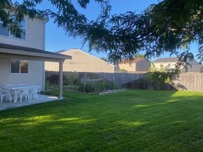 Building Photo - 218 E Roselake Dr