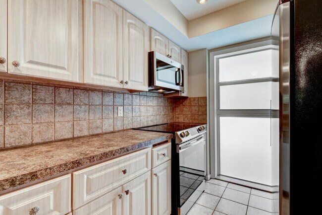 Building Photo - 1200 SW 12th Ct
