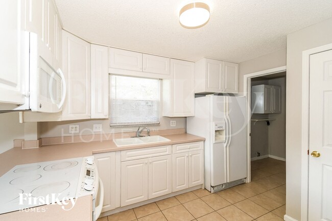 Building Photo - 8102 Birds Foot Ln