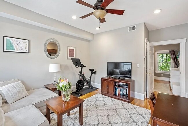 Foto del edificio - 177 W 6th St