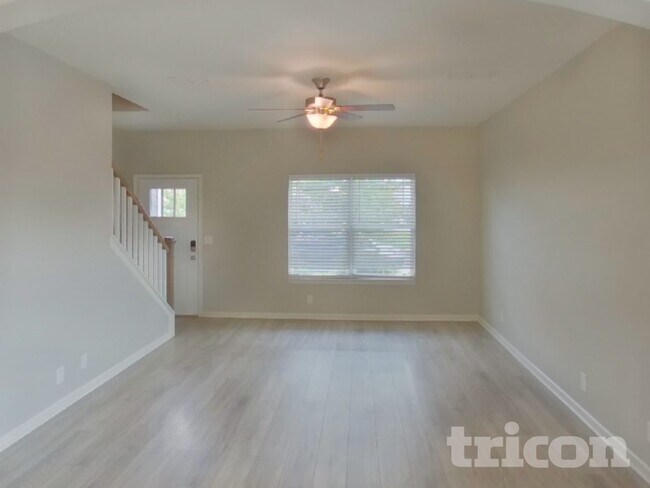 Building Photo - 2043 Shafer Dr