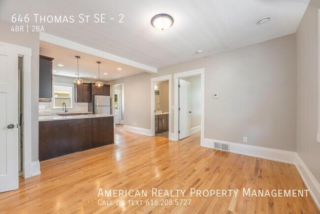 Foto del edificio - 646 Thomas St SE