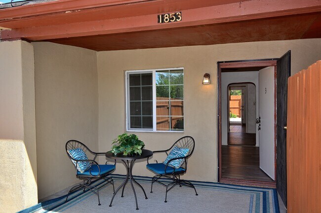 Covered portal - 1853 Mann St