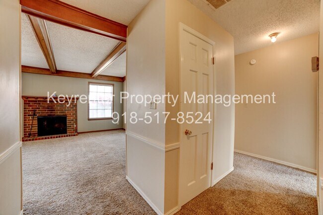 Foto del edificio - Beautiful 2bed/2bath Duplex!!