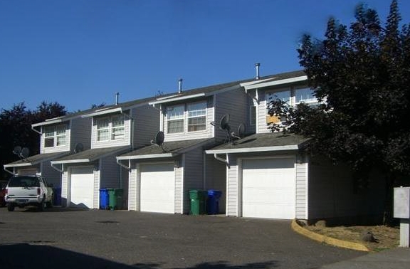 Primary Photo - 18244-18310 SE Pine St