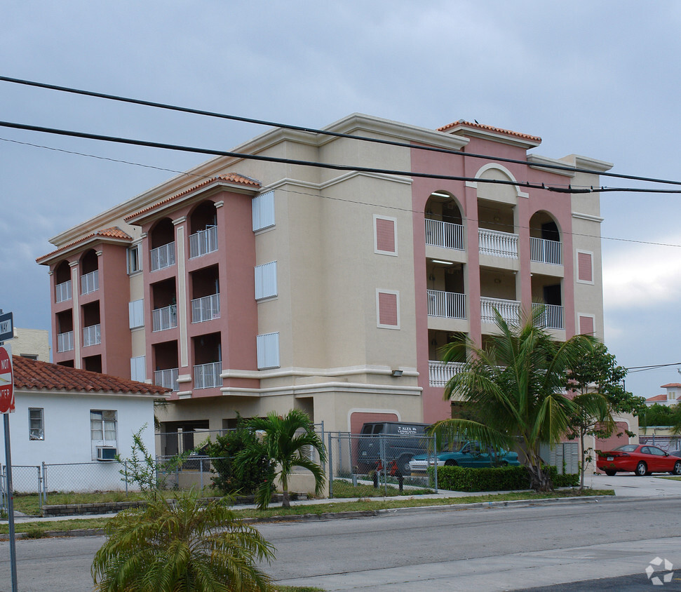 128 SW 14th Ave - Little Havana