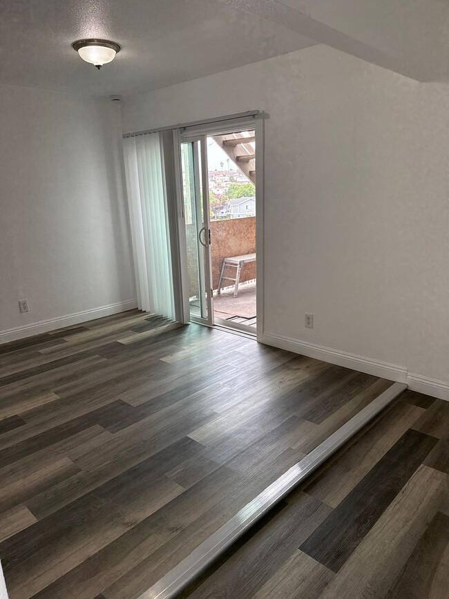 Foto del edificio - 4077 Oakcrest Dr