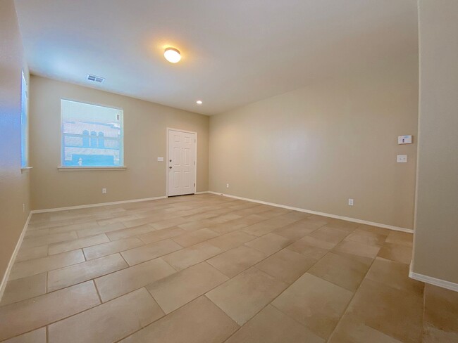 Foto del edificio - Large 4bed/2.5bath East El Paso Home with ...