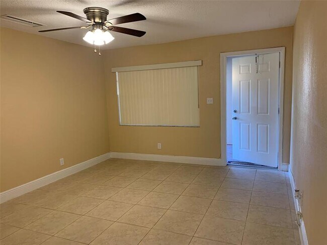 Foto del edificio - 5200 NW 17th Ct