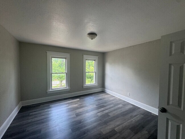 Building Photo - 613-615 N. Jefferson Ave